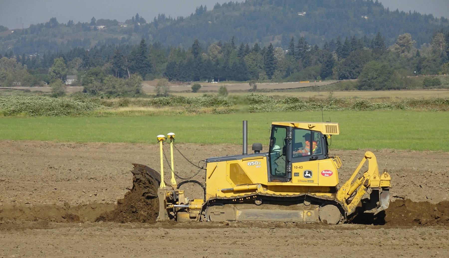 scraper moves dirt around Steigerwald