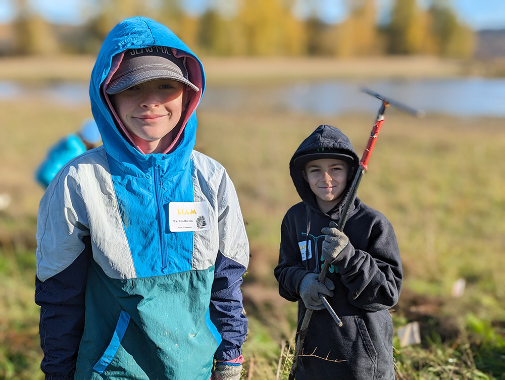 students hold a planting bar at Steigerwald